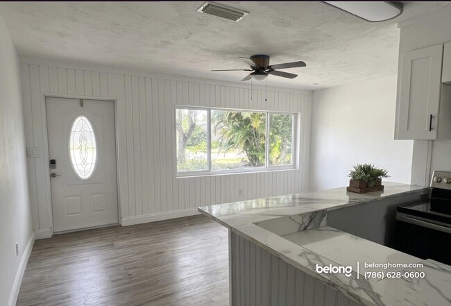 Building Photo - 540 NE 61st St