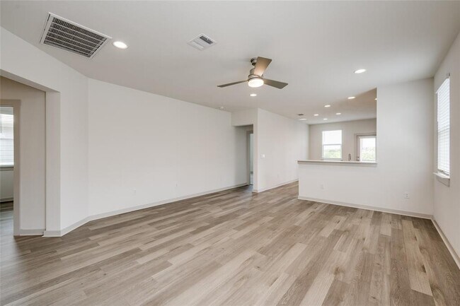 Foto del edificio - 8004 Linnie Ln