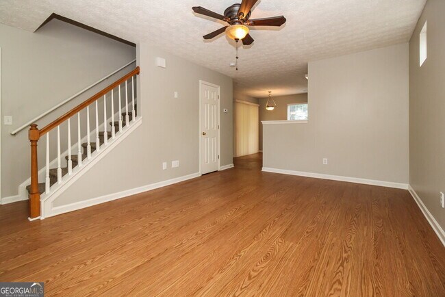 Foto del edificio - 103 Oak Grove Pl