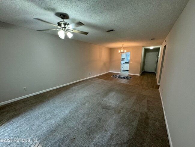 Foto del edificio - 1255 The Grove Rd
