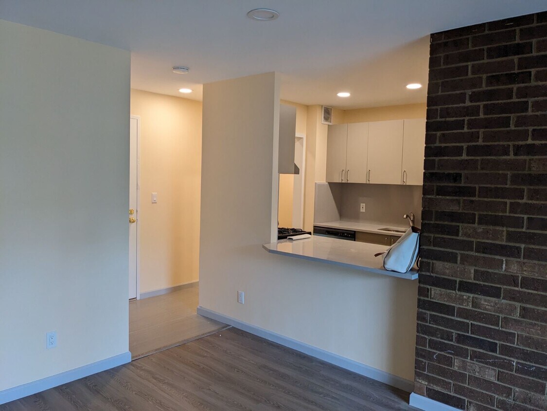 Foto principal - 2 Elmwood Park Dr