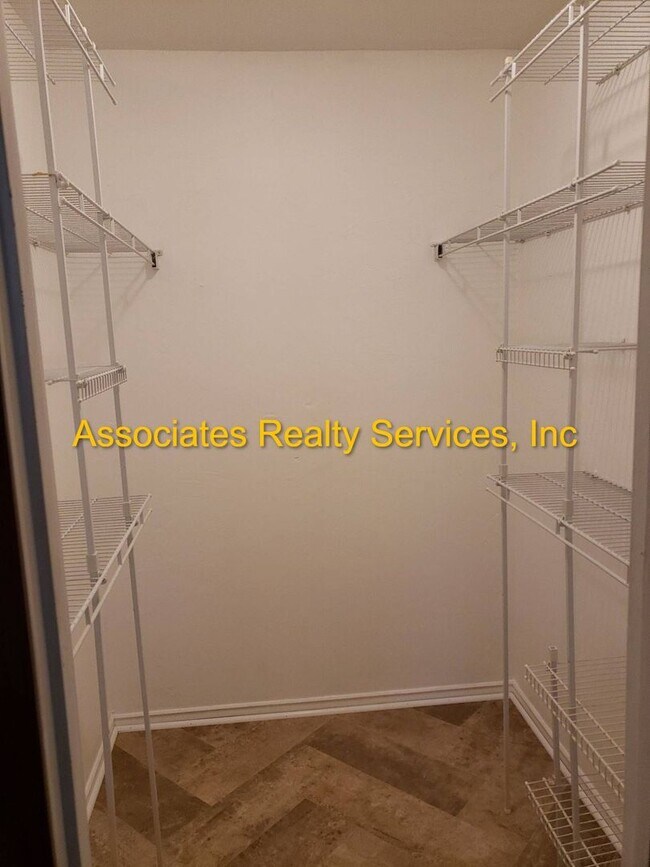 Foto del edificio - Renovated 2 bedroom with Office home in Springtree!