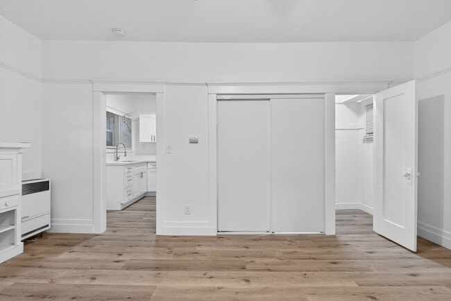 Foto del edificio - 1049 E 5th St