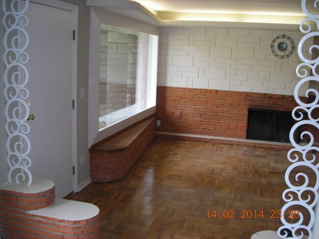 Building Photo - 2624 Lake Ave