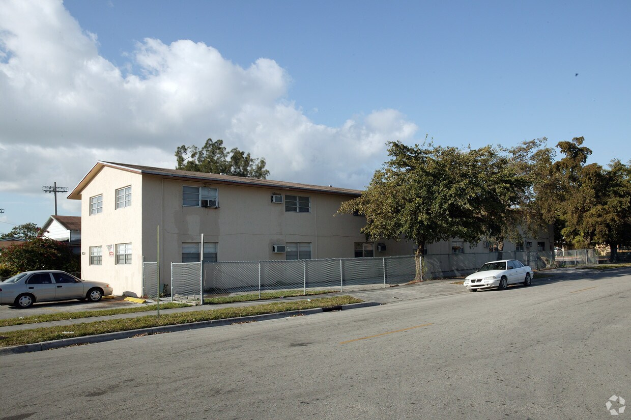 Primary Photo - 520 SW 25th St