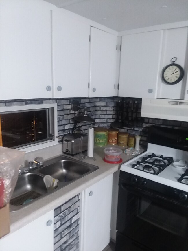 cocina - 30424 Francis St