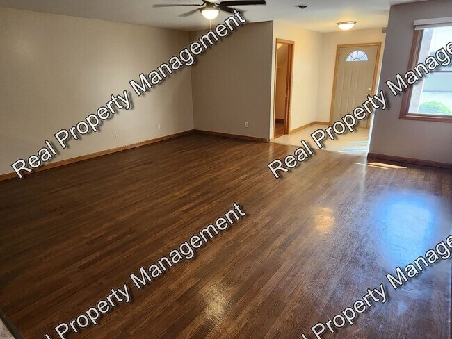 Building Photo - Two Bedroom Crown Point Condo