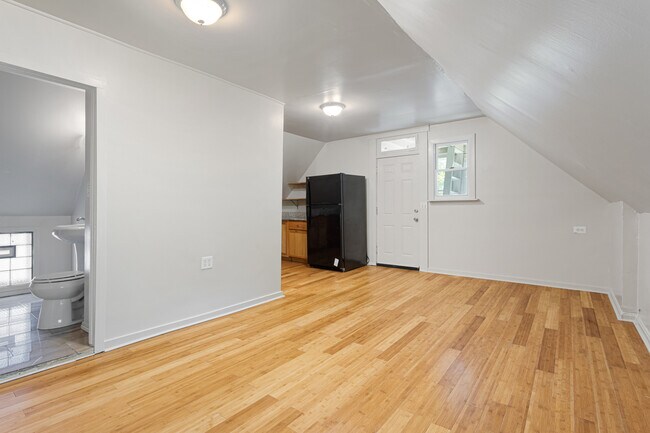 Foto del edificio - 3707 W McLean Ave