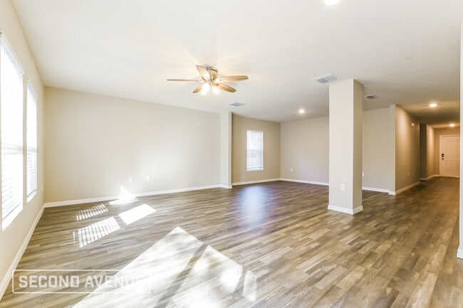 Building Photo - 3637 W Parkview Dr