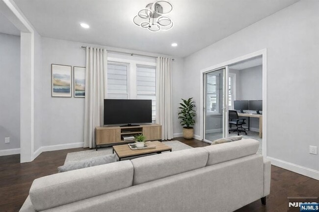 Building Photo - 66 Hoover Ave