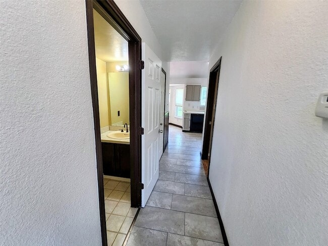 Building Photo - 4672 Heatherbrook Ln