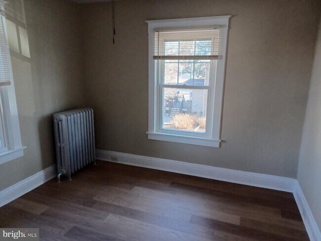 Building Photo - 120 W Woodland Ave