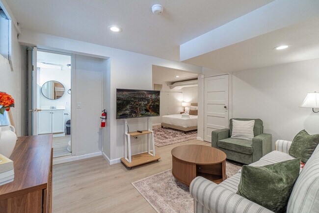 Foto del edificio - 1692 Oakhurst Ave