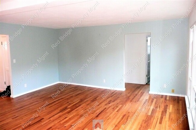 Building Photo - Hidden Gem 1 BR Condo NE 67th & Halsey