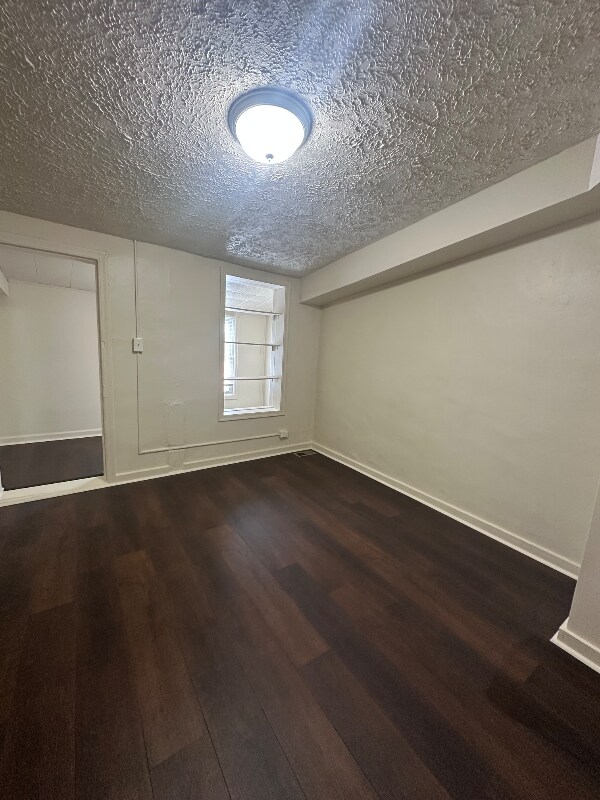 Foto del edificio - 3332 Frederick Ave