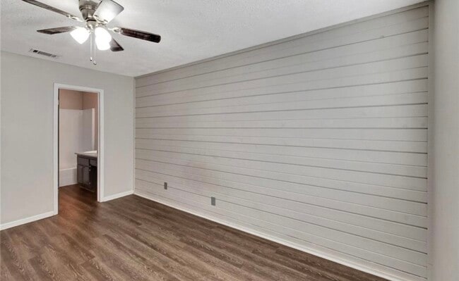 Foto del edificio - 215 Chantilly St