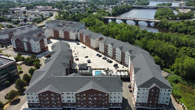 Building Photo - The Landings at Riverwalk