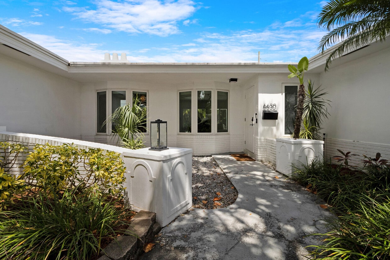 Foto principal - 6630 NE 21st Ave