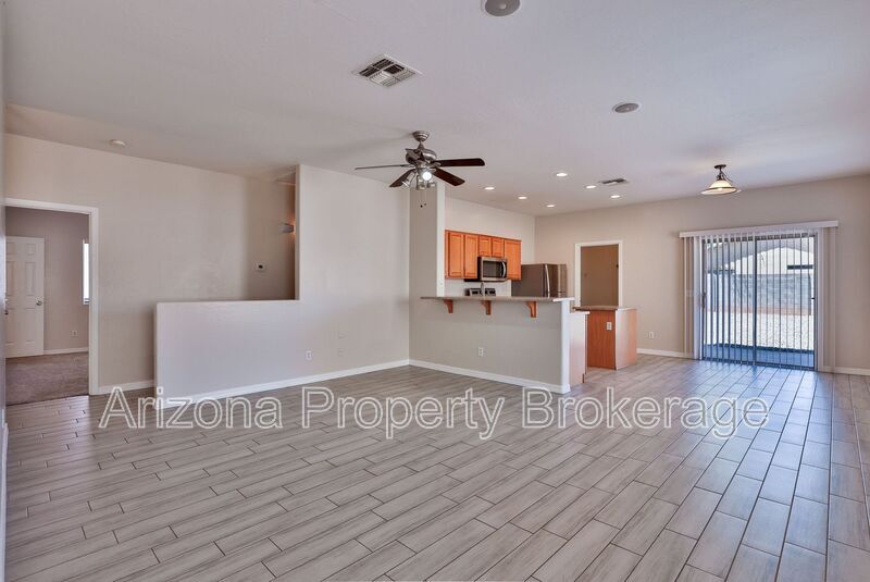 Foto principal - 9134 W. Virgina Ave.