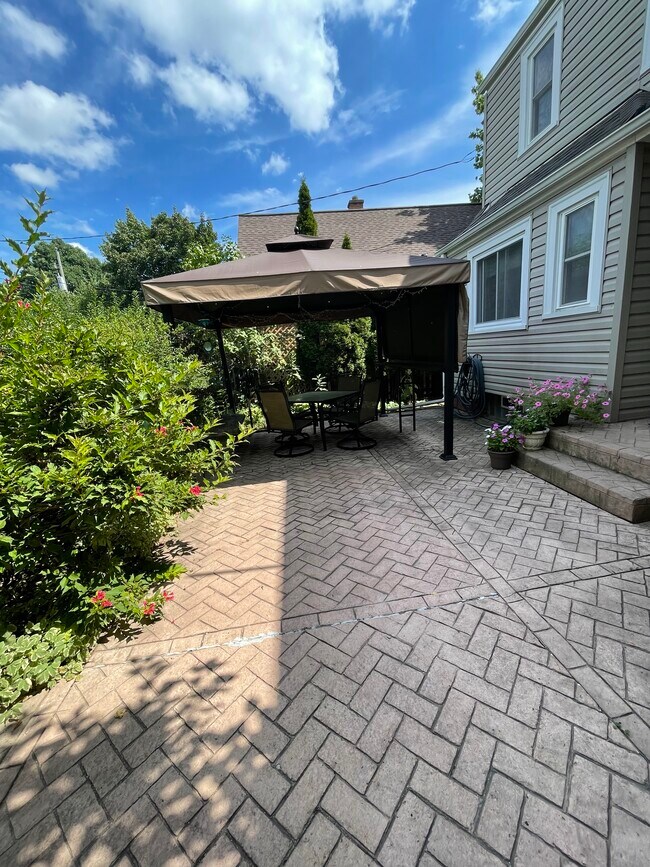 Patio with pergola - 8220 Currie Ave