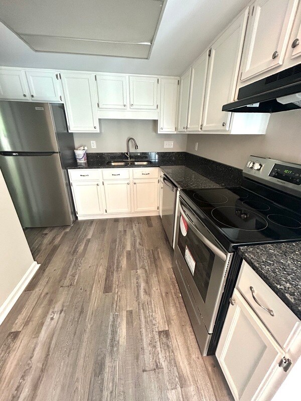 Building Photo - 6548 Point Comfort Ln