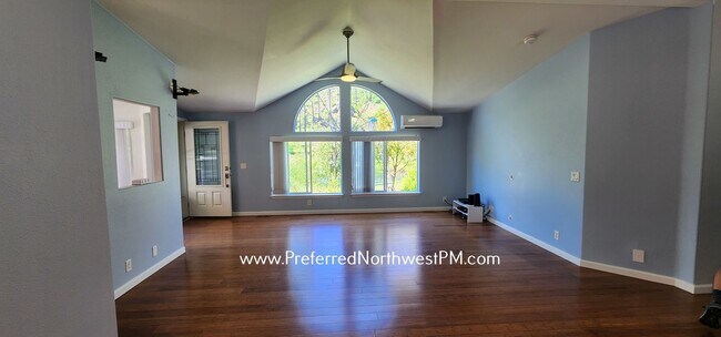 Foto del edificio - Lovely Home on the McKenzie River!