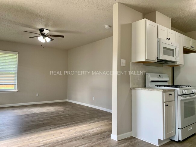 Building Photo - 3 Bedroom, 2 Bathroom House for Rent in Ma...