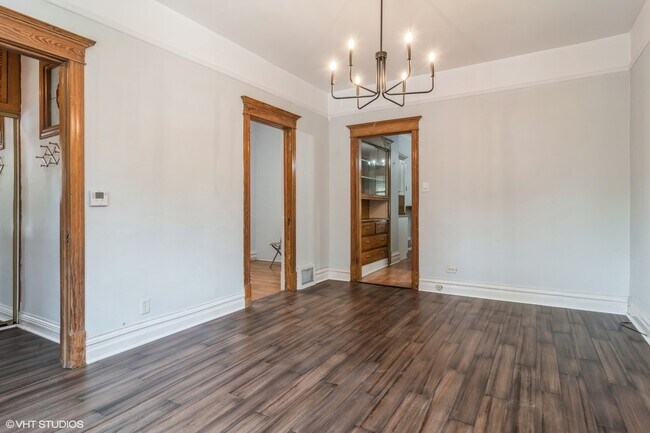 Foto del edificio - 3455 N Leavitt St