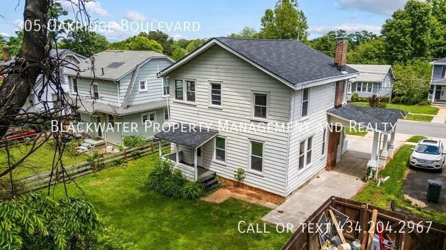 Building Photo - 305 Oakridge Blvd