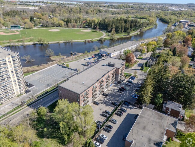 Photo du bâtiment - Linden Crossing