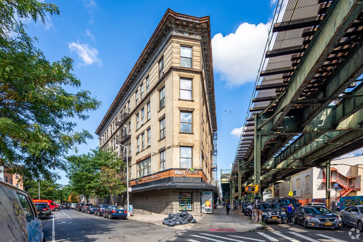 Foto principal - 1381 Myrtle Ave