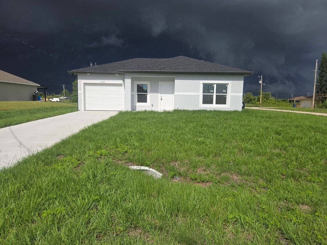 Foto principal - BRAND NEW 2/2/1- SW LEHIGH ACRES