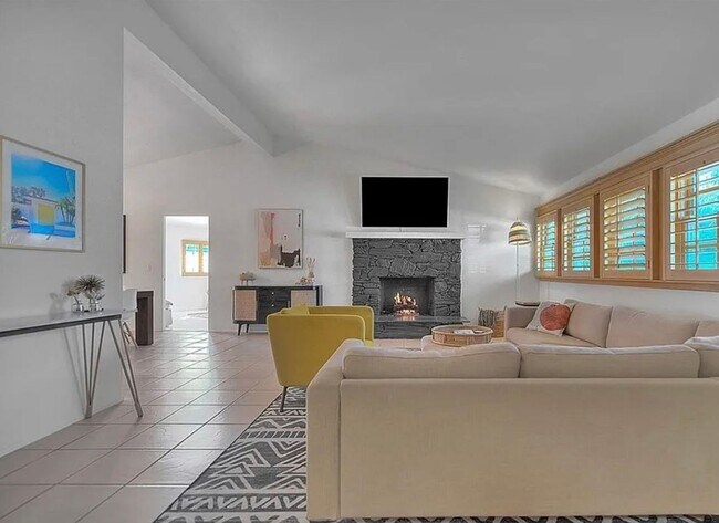 Foto del edificio - Stylish Palm Springs Home with Indoor-Outdoor Living