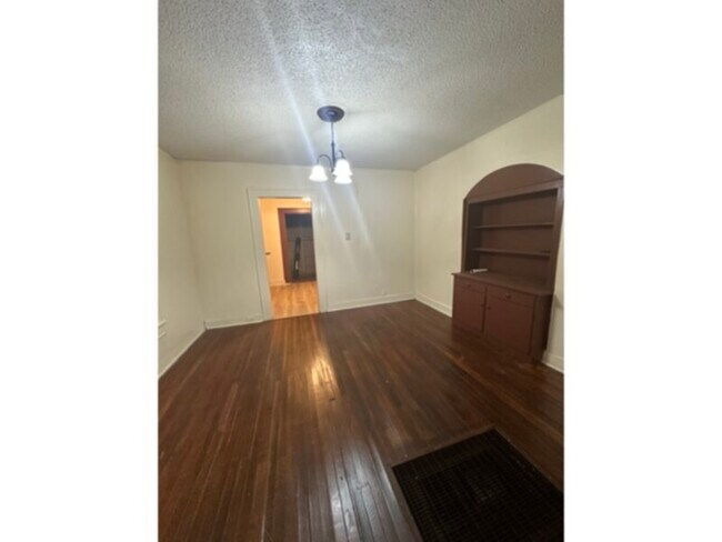 Building Photo - 14 E Strong St