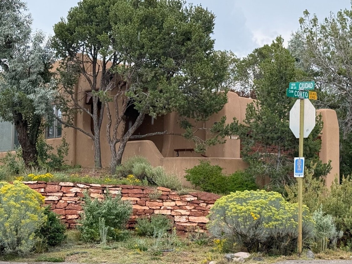 Primary Photo - Gorgeous Northside Santa Fe Home