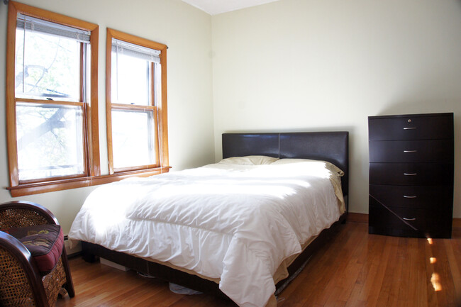 Building Photo - 38 Craigie St