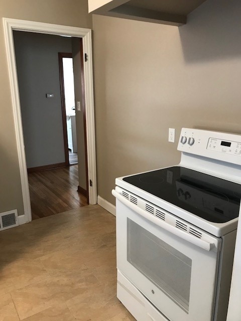 Building Photo - New to Euclid Ohio!