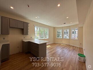 Building Photo - 14 Dorr St