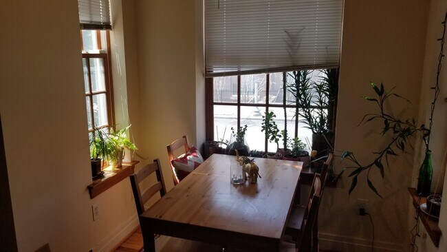 comedor - 1305 22nd St NW