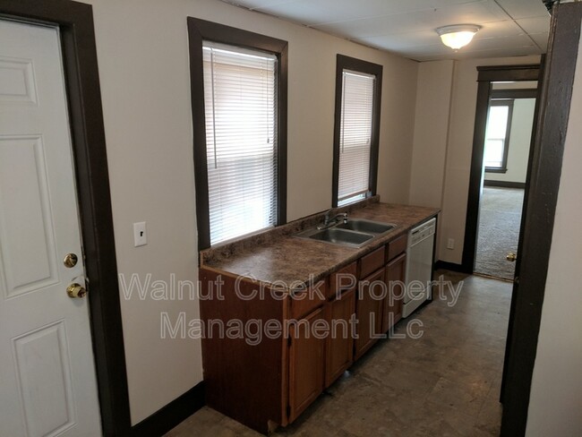 Foto del edificio - 2103 1/2 E. 31st Street