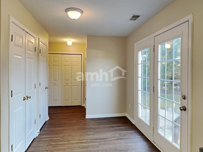 Foto del edificio - 173 Brookstone Dr