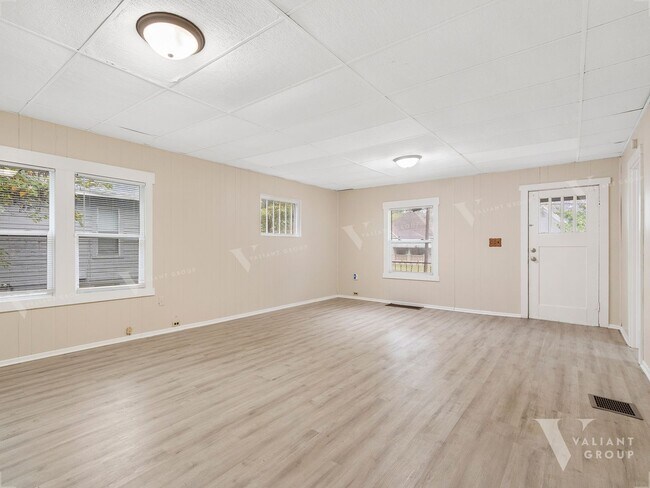 Building Photo - Cozy Bungalow-Style, Two-bedroom, One-Bath...