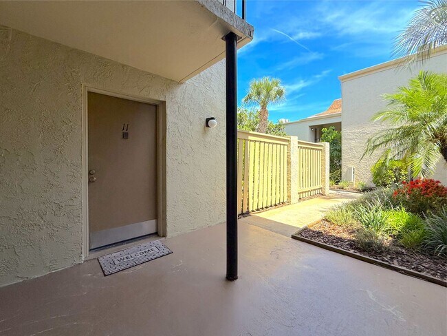 Foto del edificio - Lovely 2 bed 2 bath, ground floor condo in...