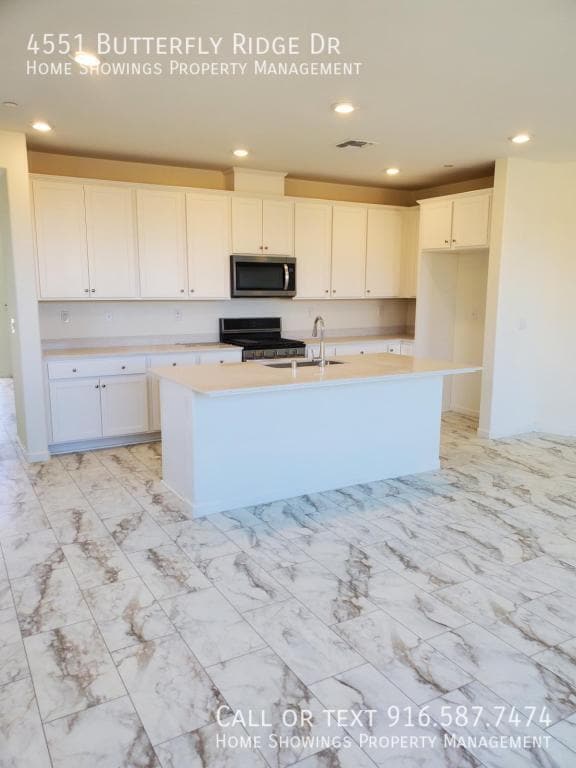 Foto del edificio - 4551 Butterfly Ridge Dr