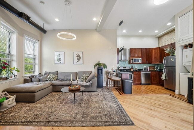 Photo - 5014 S King Dr Apartment