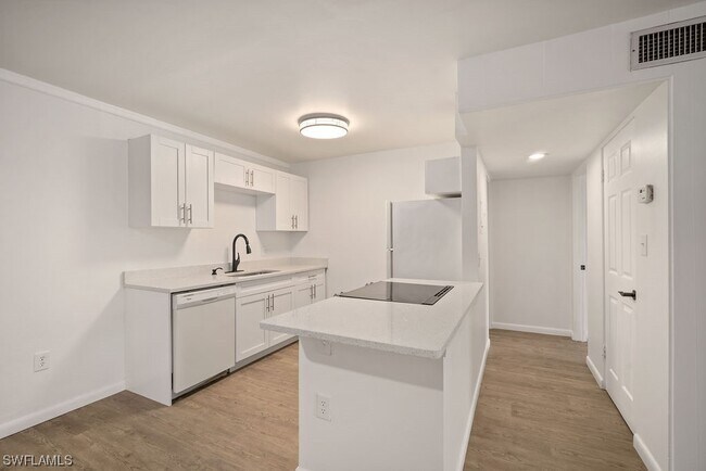 Building Photo - 1849 Maravilla Ave