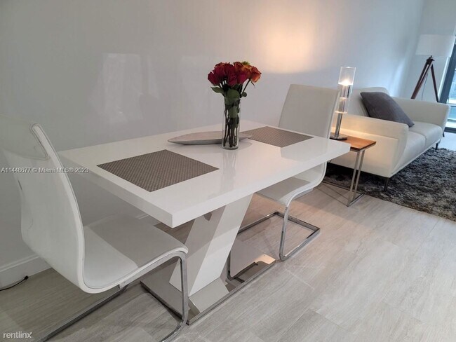 Foto del edificio - 2 br, 2 bath Condo - Brickell Heights 03