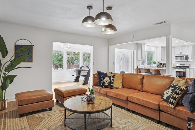 Building Photo - 6872 Greenleaf Dr