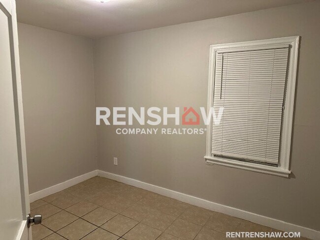 Building Photo - Classic 2 bedroom 1 bath in Memphis Now Av...