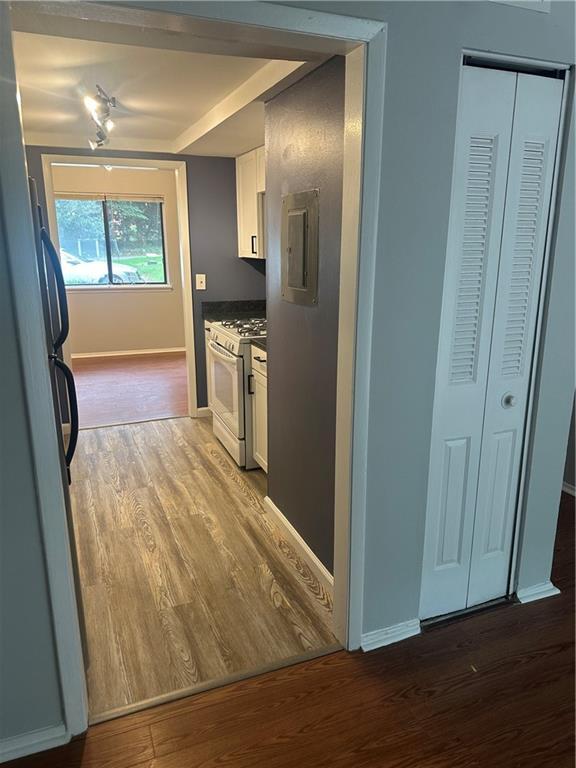 Foto del edificio - 6320 Holcomb Way